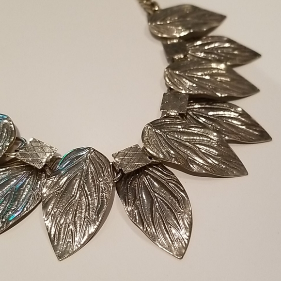 Banana Republic Gold Leaf Necklace - Picture 2 of 2